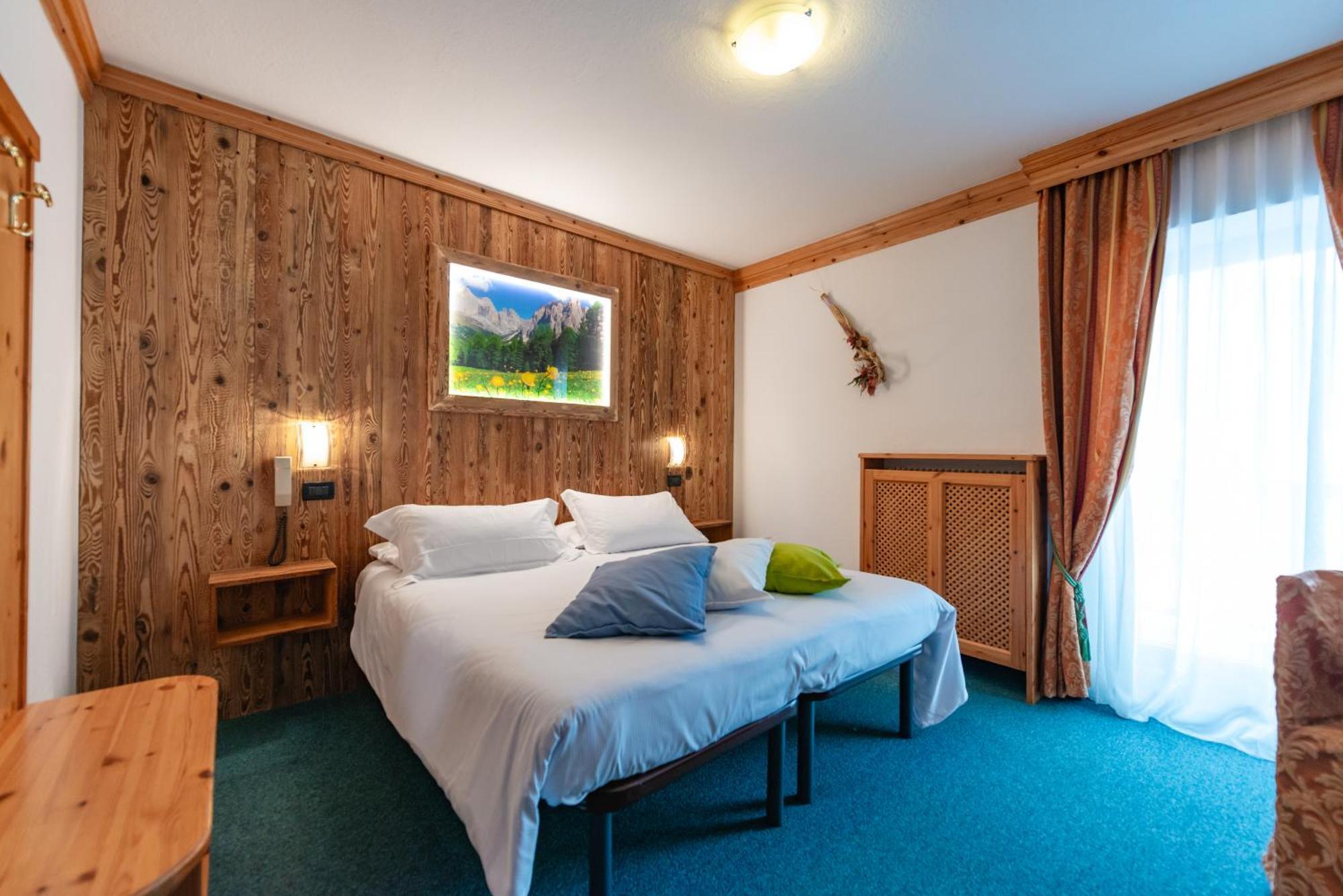 Hotel Ciamol カンピテッロ・ディ・ファッサ エクステリア 写真