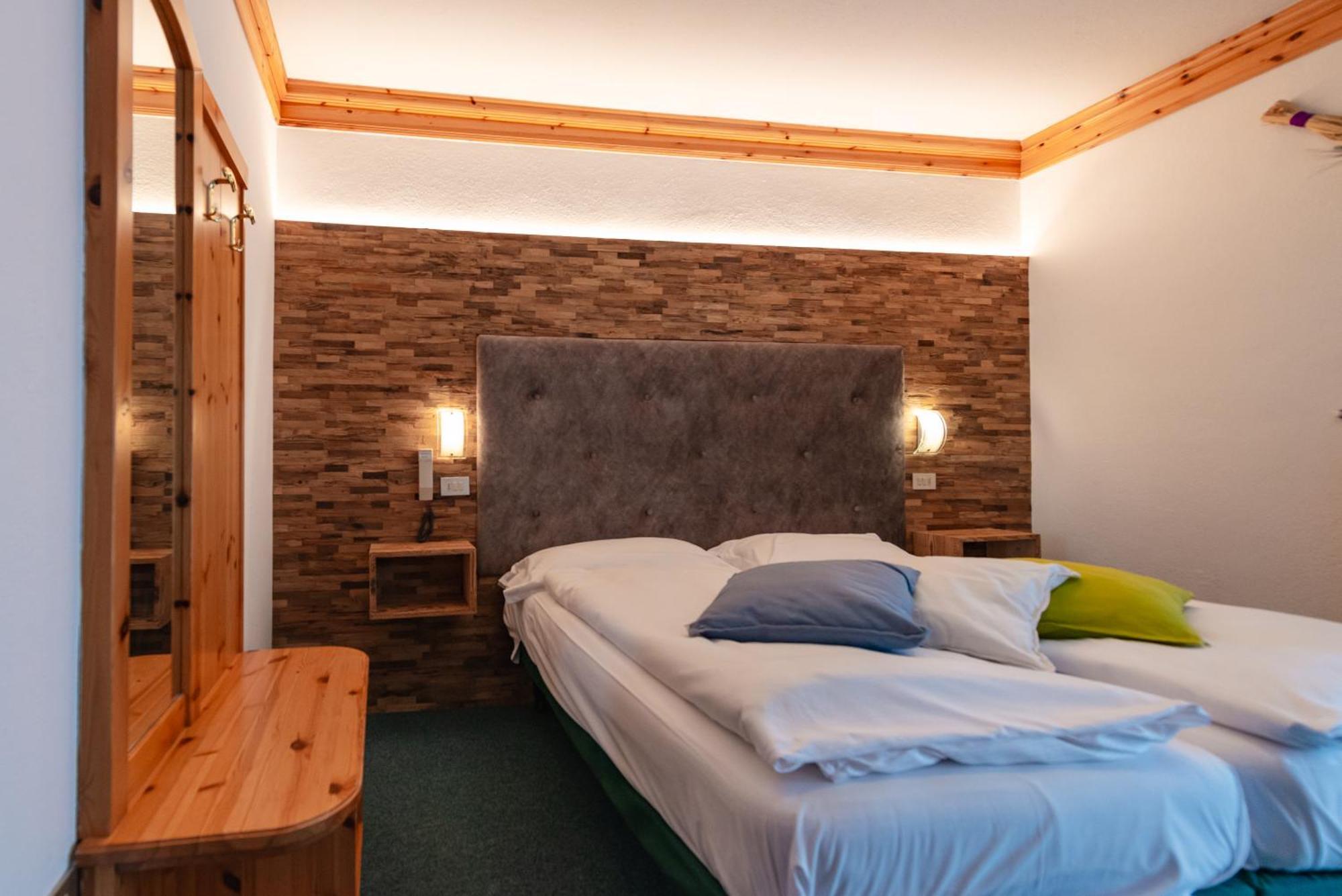 Hotel Ciamol カンピテッロ・ディ・ファッサ エクステリア 写真