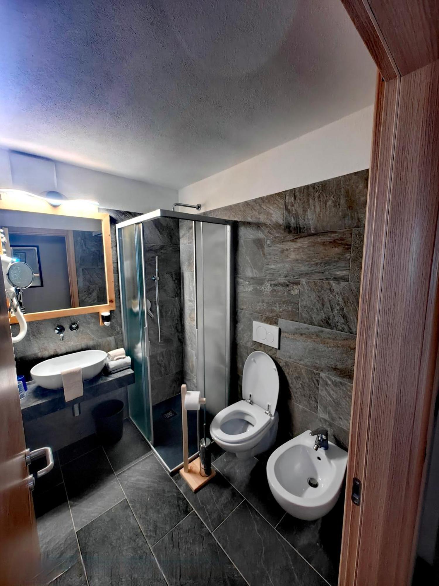 Hotel Ciamol カンピテッロ・ディ・ファッサ エクステリア 写真